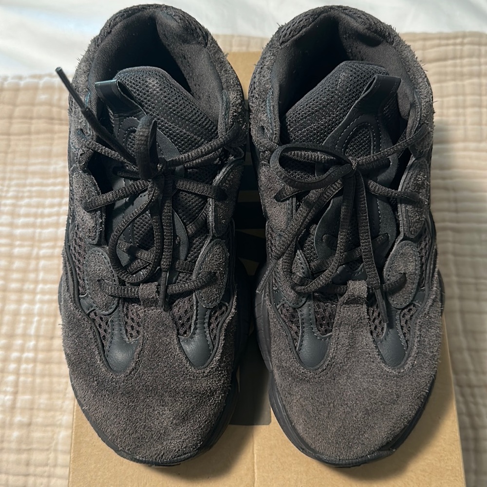 Yeezy 500 men’s sneakers size 7 1/2 color: utility black
